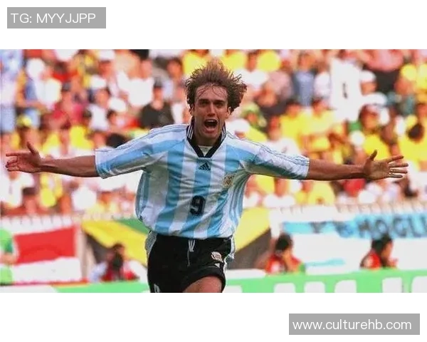 曾是足球球星的传奇人物转战篮球赛场的精彩故事与挑战