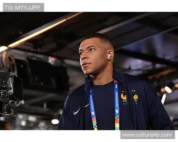 法国足球杂志评选百大球星揭晓 谁是足坛真正的传奇人物 法国足球杂志评选百大球星揭晓 谁是足坛真正的传奇人物