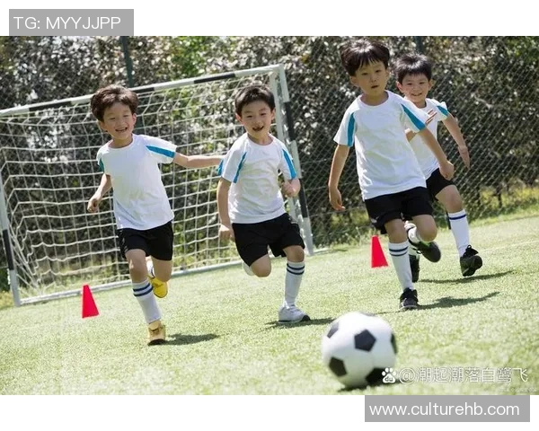 《小小足球星的梦想之旅：从草地到赛场的勇敢成长故事》